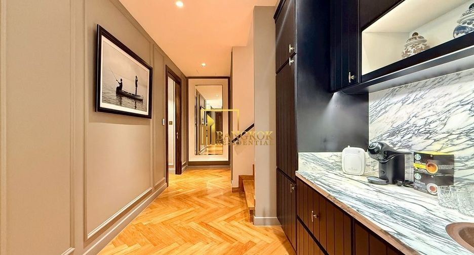 For sale 4 ベッドルーム villa in Watthana, Bangkok