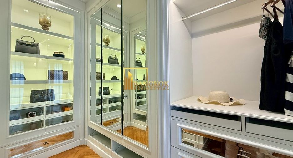 For sale 4 ベッドルーム villa in Watthana, Bangkok
