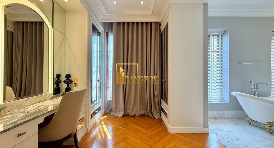 For sale 4 ベッドルーム villa in Watthana, Bangkok