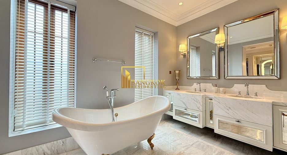 For sale 4 ベッドルーム villa in Watthana, Bangkok