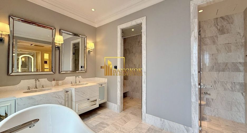 For sale 4 ベッドルーム villa in Watthana, Bangkok