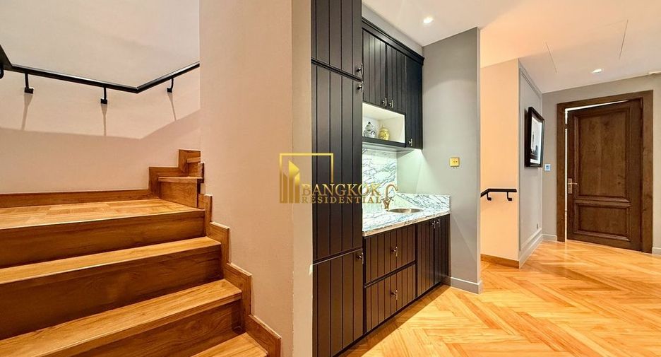 For sale 4 ベッドルーム villa in Watthana, Bangkok