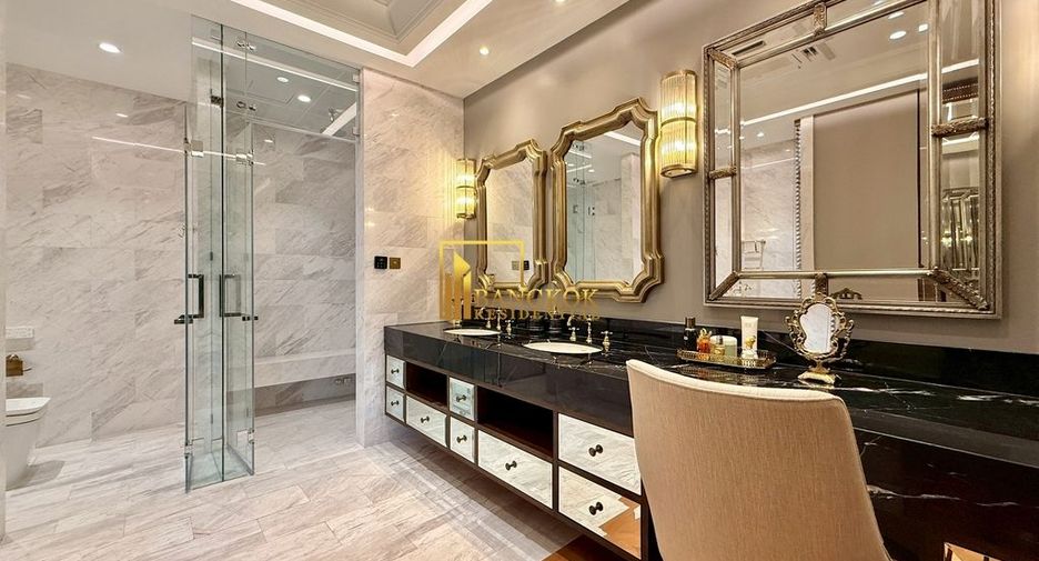 For sale 4 ベッドルーム villa in Watthana, Bangkok
