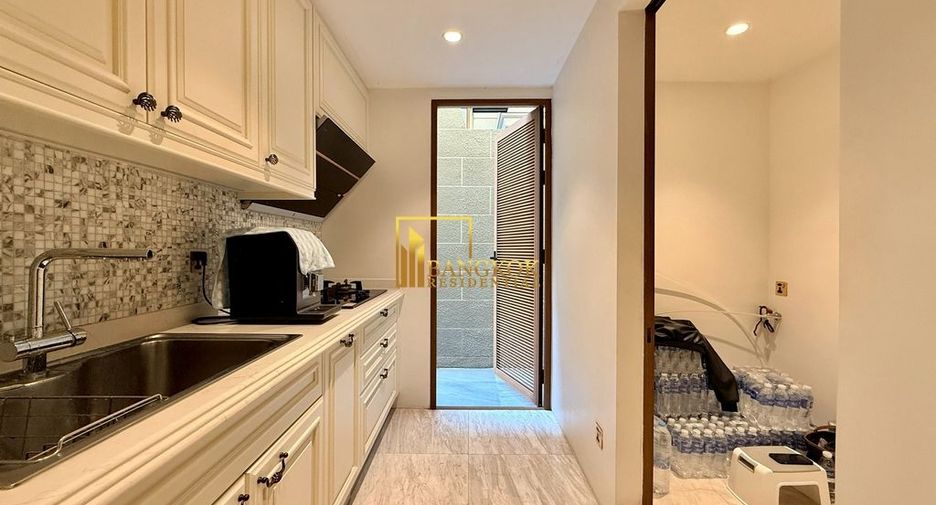 For sale 4 ベッドルーム villa in Watthana, Bangkok