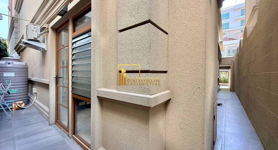 For sale 4 ベッドルーム villa in Watthana, Bangkok