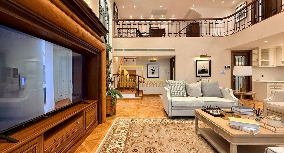 For sale 4 ベッドルーム villa in Watthana, Bangkok