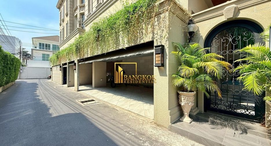For sale 4 ベッドルーム villa in Watthana, Bangkok