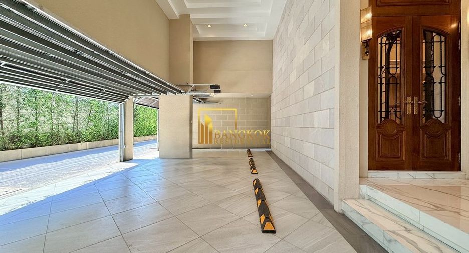 For sale 4 ベッドルーム villa in Watthana, Bangkok