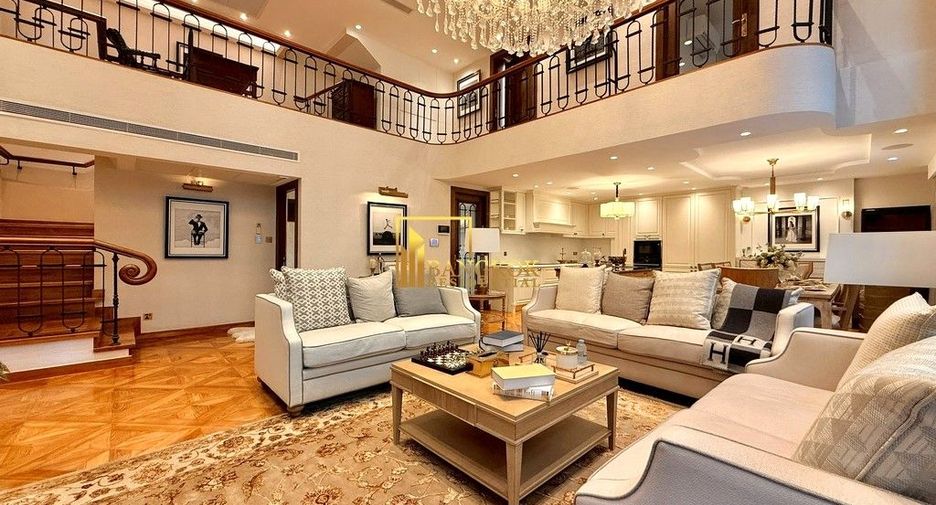 For sale 4 ベッドルーム villa in Watthana, Bangkok