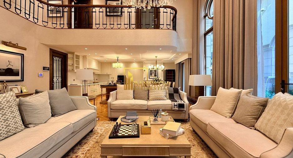 For sale 4 ベッドルーム villa in Watthana, Bangkok