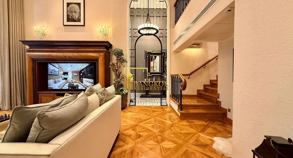 For sale 4 ベッドルーム villa in Watthana, Bangkok
