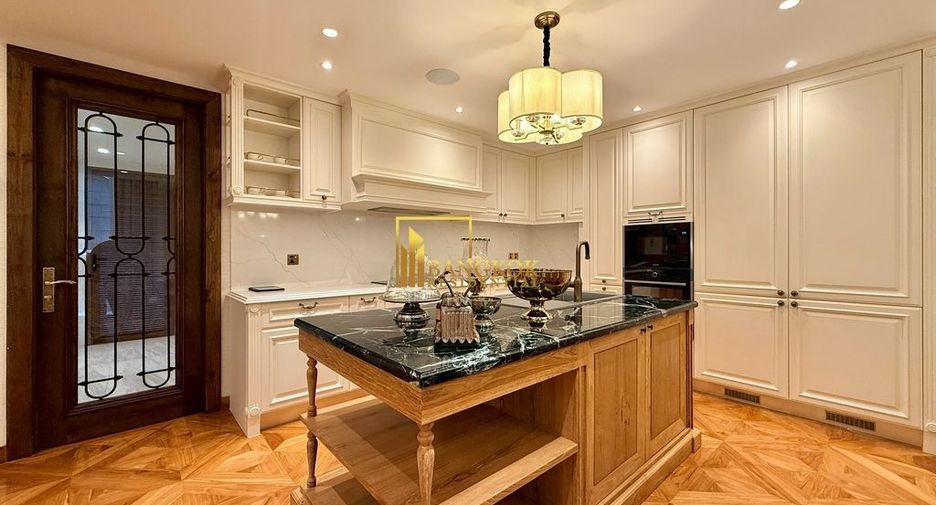 For sale 4 ベッドルーム villa in Watthana, Bangkok