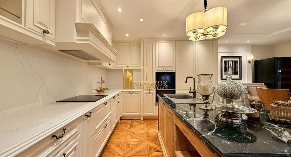 For sale 4 ベッドルーム villa in Watthana, Bangkok