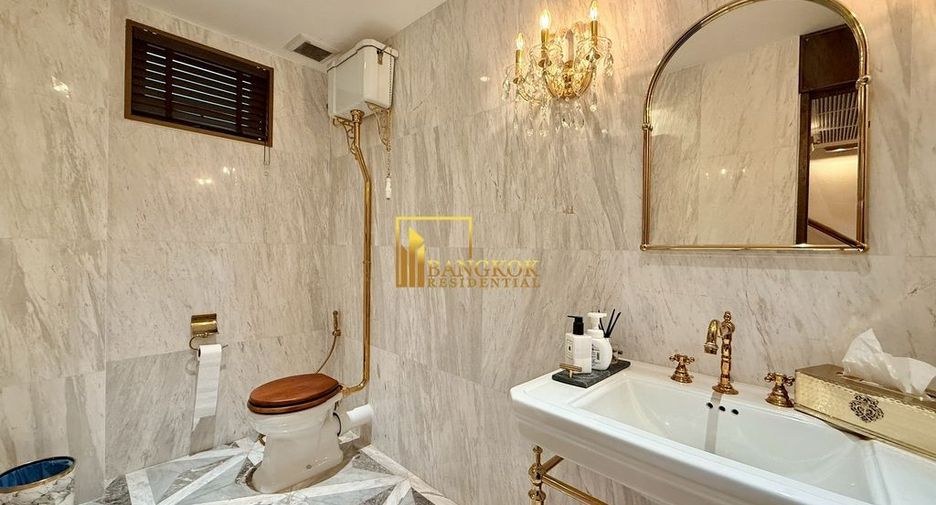 For sale 4 ベッドルーム villa in Watthana, Bangkok