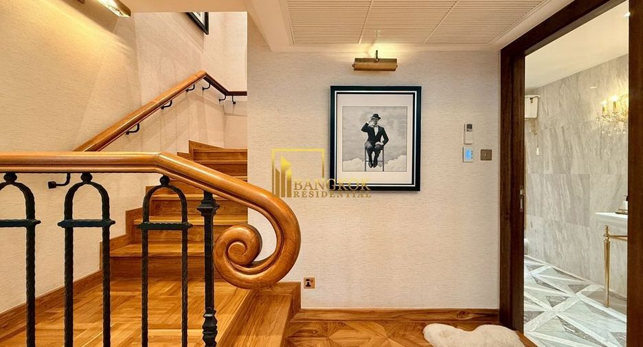 For sale 4 ベッドルーム villa in Watthana, Bangkok