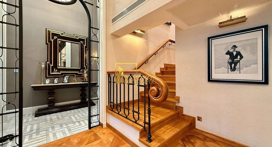 For sale 4 ベッドルーム villa in Watthana, Bangkok