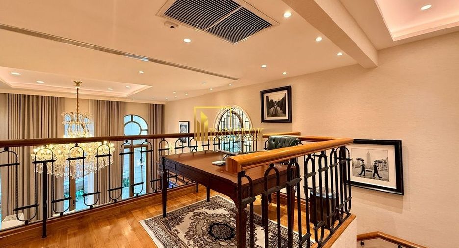 For sale 4 ベッドルーム villa in Watthana, Bangkok