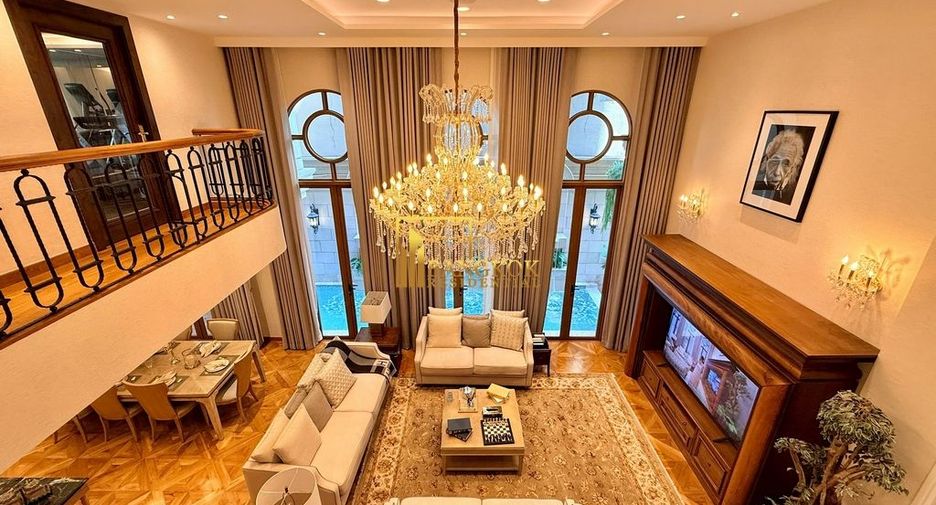 For sale 4 ベッドルーム villa in Watthana, Bangkok