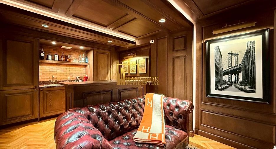 For sale 4 ベッドルーム villa in Watthana, Bangkok