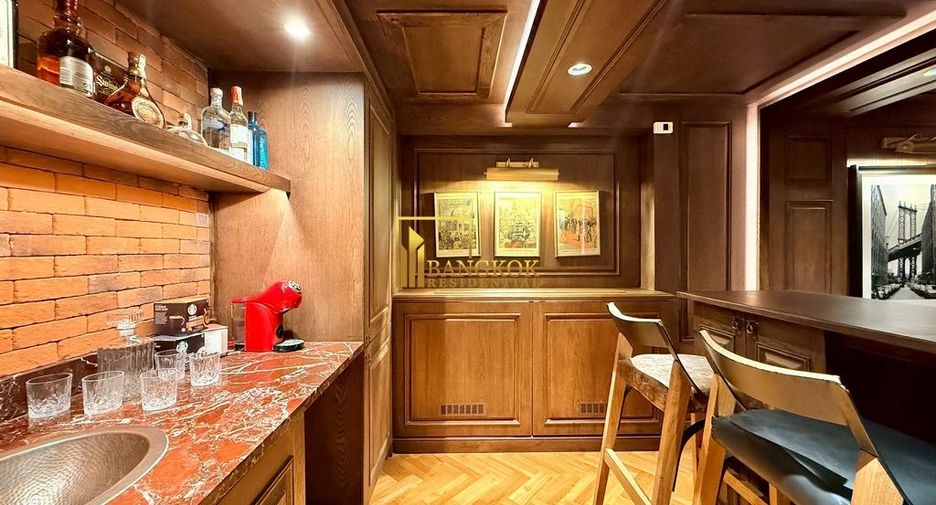 For sale 4 ベッドルーム villa in Watthana, Bangkok