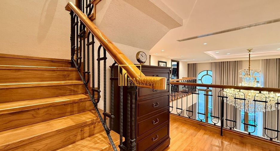 For sale 4 ベッドルーム villa in Watthana, Bangkok