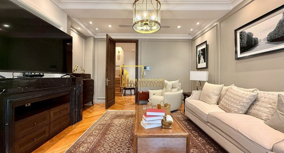For sale 4 ベッドルーム villa in Watthana, Bangkok