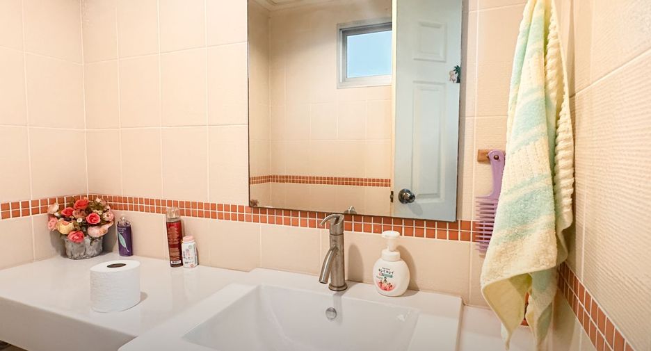 For sale 2 bedrooms condo in Bang Kapi, Bangkok