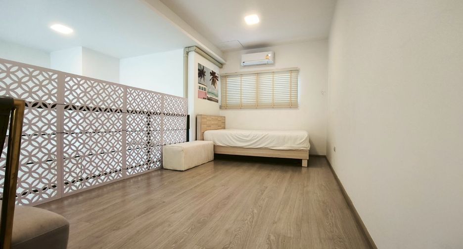 For rent 3 bedrooms townhouse in Bang Phli, Samut Prakan