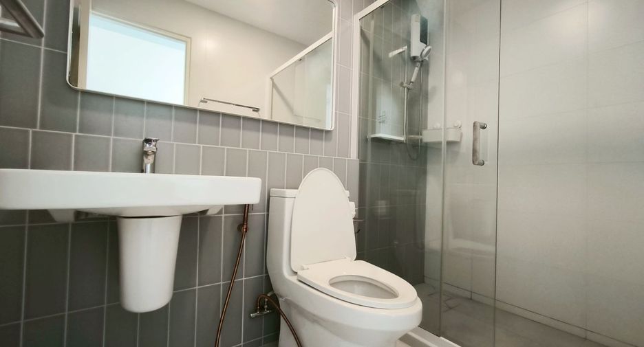 For rent 3 bedrooms townhouse in Bang Phli, Samut Prakan