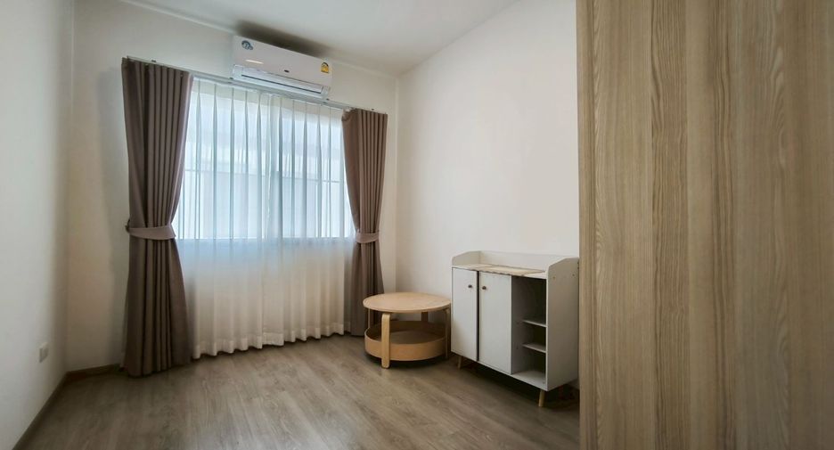 For rent 3 bedrooms townhouse in Bang Phli, Samut Prakan