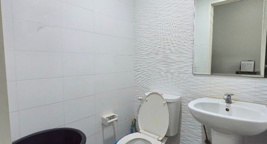For sale 2 bedrooms townhouse in Phra Samut Chedi, Samut Prakan