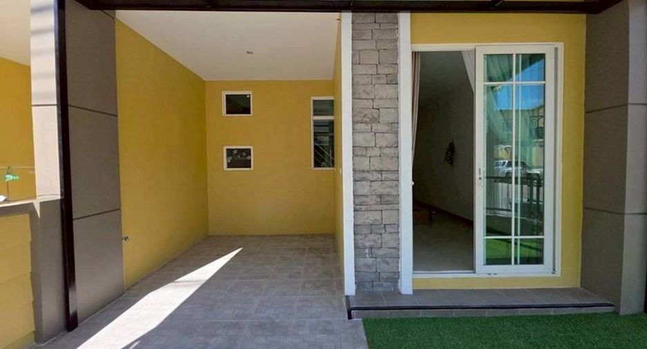 À vendre 3 chambres maison de ville à Si Racha, Chonburi