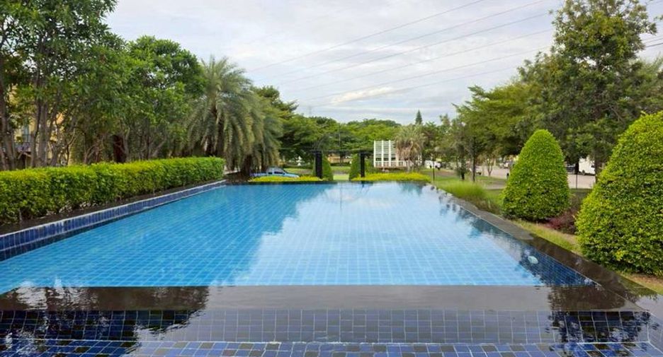 À vendre 3 chambres maison de ville à Si Racha, Chonburi