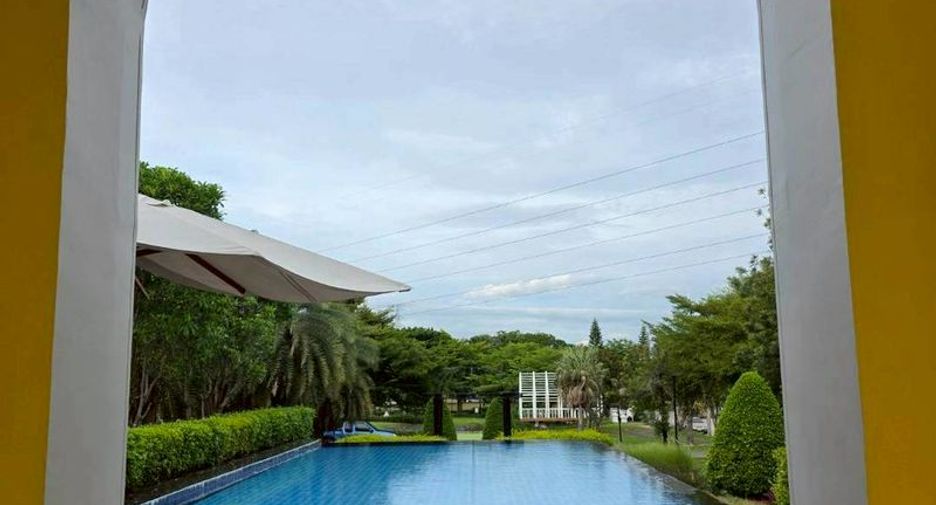 À vendre 3 chambres maison de ville à Si Racha, Chonburi