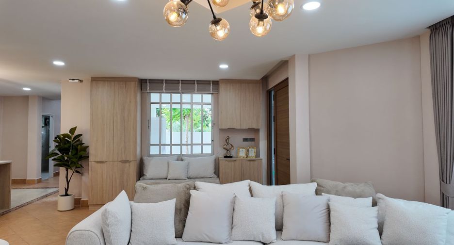 For sale 4 bedrooms villa in Bang Lamung, Chonburi