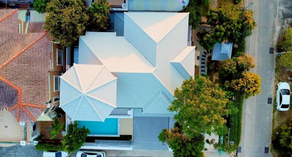 For sale 4 bedrooms villa in Bang Lamung, Chonburi