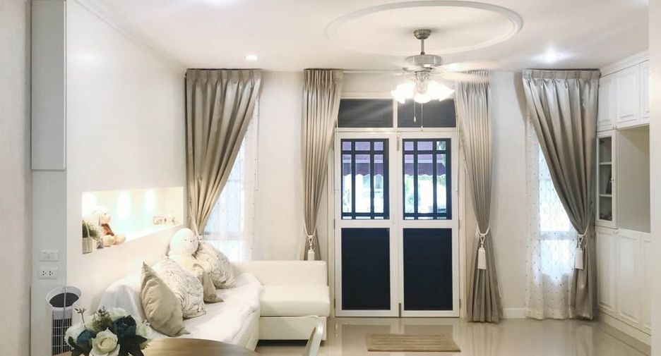 Reihenhaus zur Miete mit 3 Zimmer in Phra Khanong, Bangkok