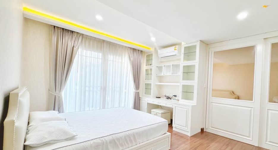 Reihenhaus zur Miete mit 3 Zimmer in Phra Khanong, Bangkok