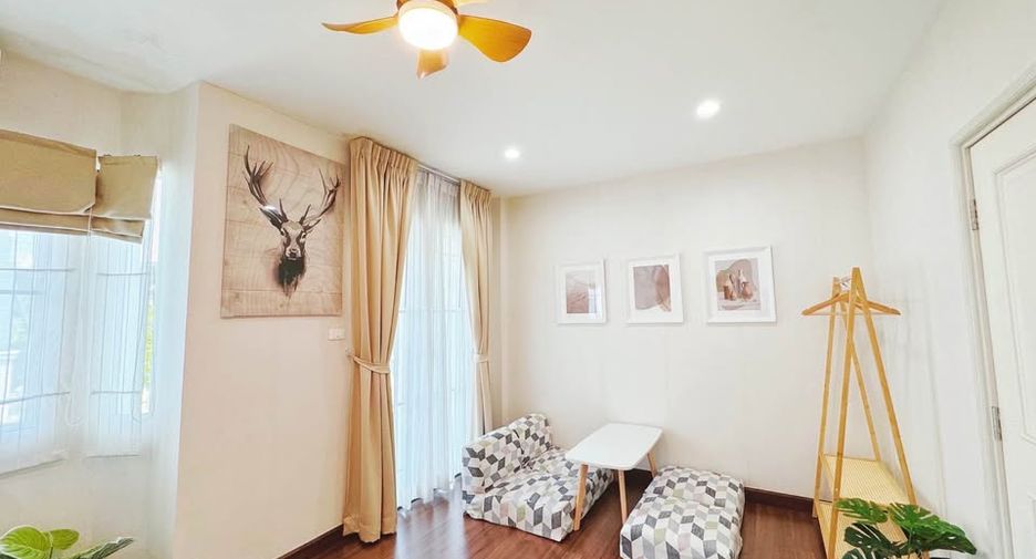 Reihenhaus zur Miete mit 3 Zimmer in Phra Khanong, Bangkok