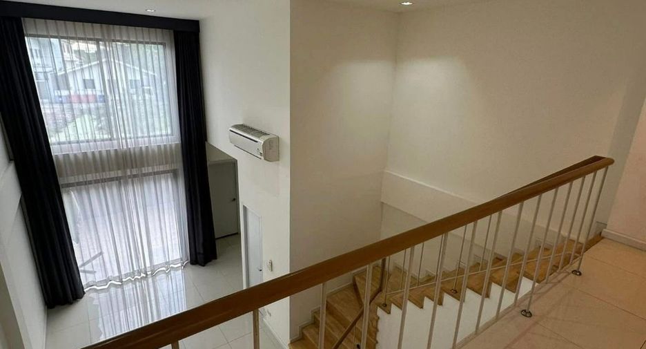 For rent 4 bedrooms townhouse in Mueang Samut Prakan, Samut Prakan
