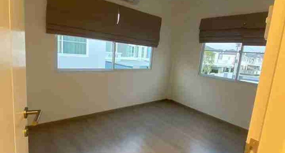 For rent 2 bedrooms townhouse in Prawet, Bangkok