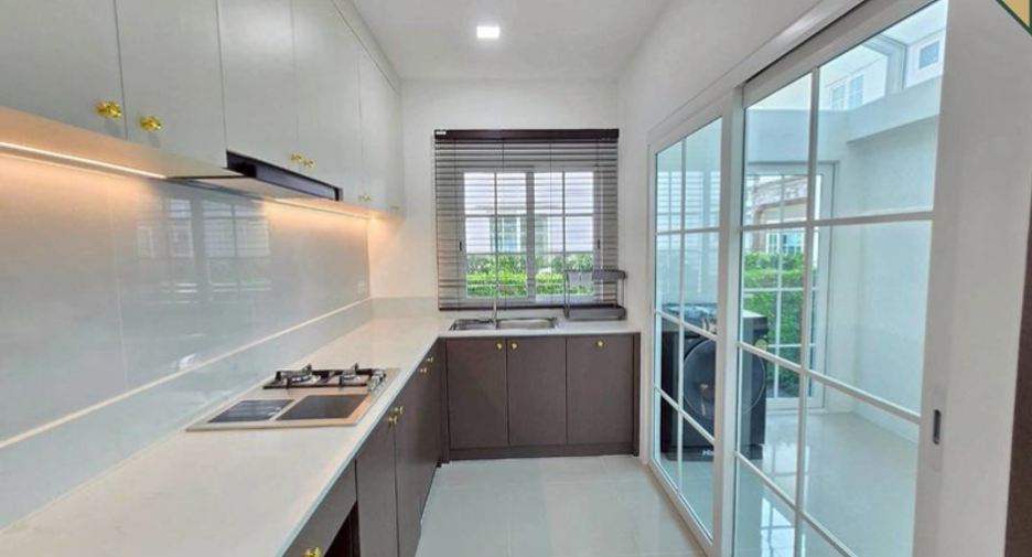 For rent and for sale 4 bedrooms house in Bang Phli, Samut Prakan