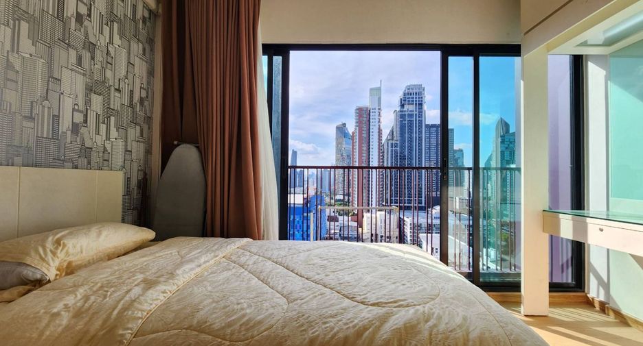 For rent 3 bedrooms condo in Khlong Toei, Bangkok