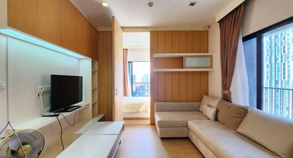 For rent 3 bedrooms condo in Khlong Toei, Bangkok