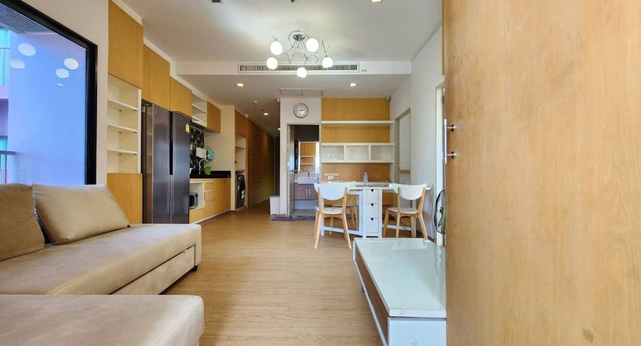 For rent 3 bedrooms condo in Khlong Toei, Bangkok