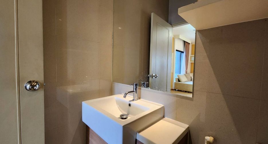 For rent 3 bedrooms condo in Khlong Toei, Bangkok
