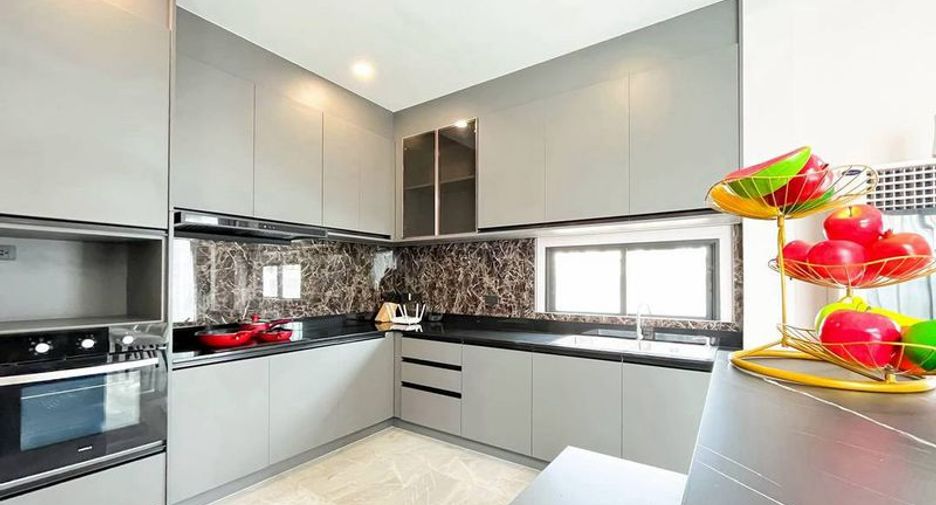 Villa en venta de 4 habitaciones en Bang Lamung, Chonburi