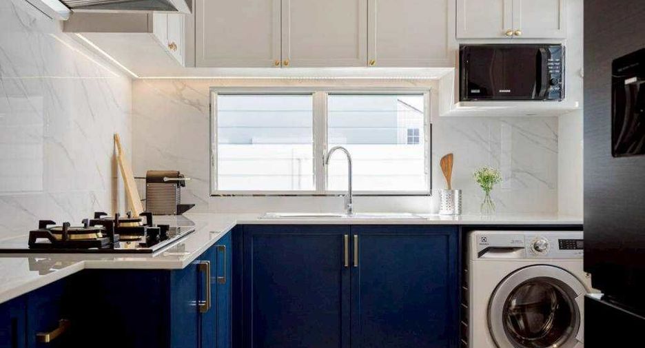 For sale 4 bedrooms house in Mueang Samut Prakan, Samut Prakan