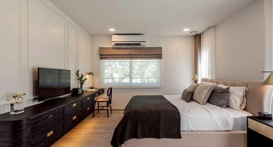 For sale 4 bedrooms house in Mueang Samut Prakan, Samut Prakan