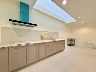 For rent 4 bedrooms townhouse in Yan Nawa, Bangkok